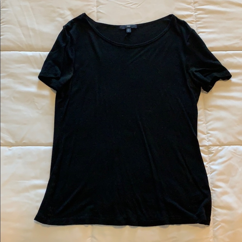 Gap Black Tee